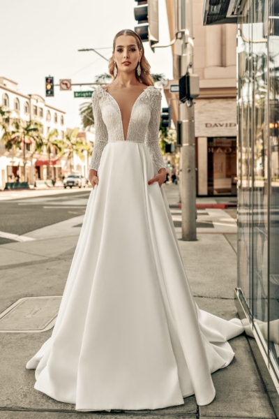 suknia-slubna-satynowa-z-rekawami-glamour-2021 (2)