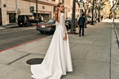suknia-slubna-satynowa-z-rekawami-glamour-2021 (3)